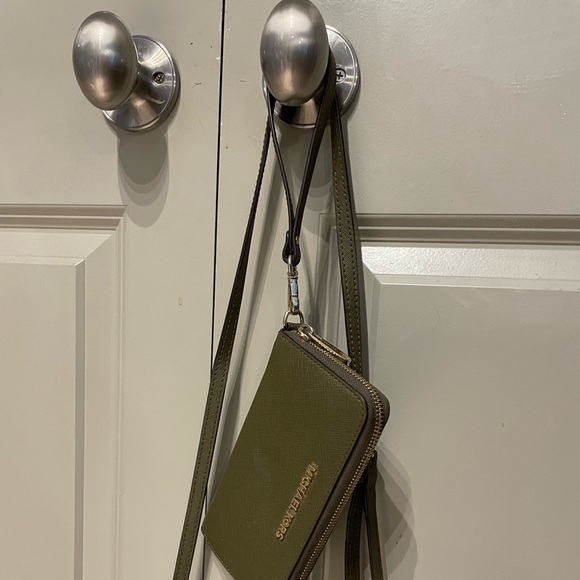 Michael Kors Crossbody & wallet set - Picture 2 of 8